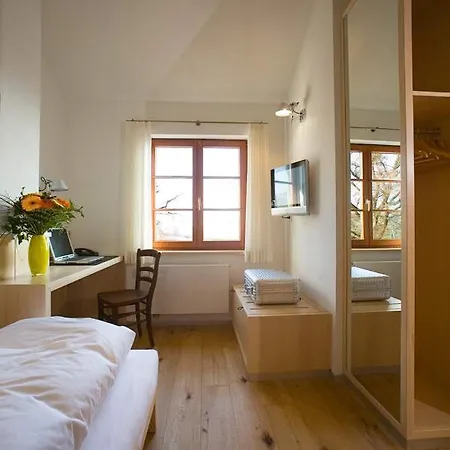 بيت ضيافة Landgasthof Hirschen Albbruck